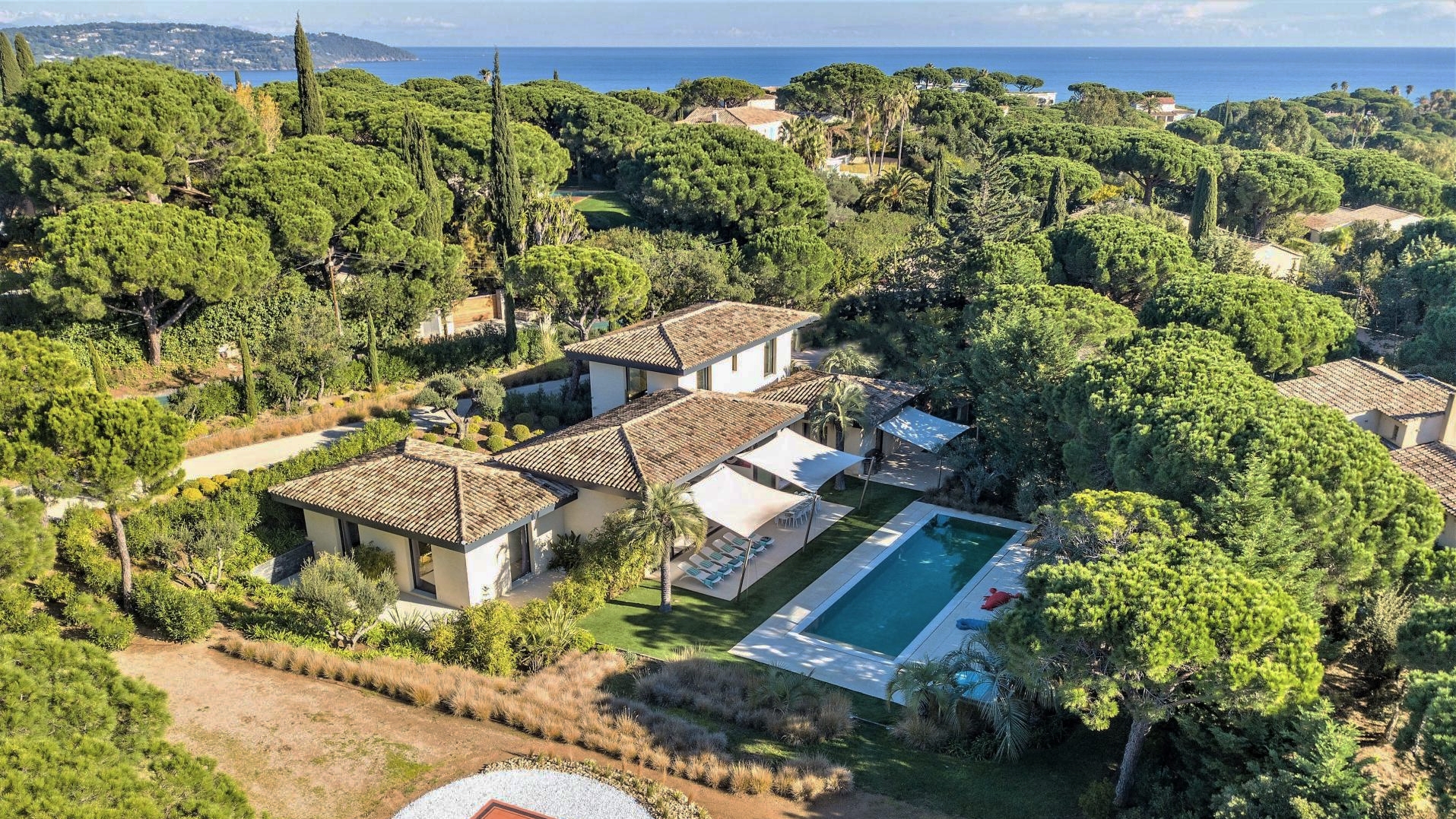 Luxury Villa Rentals St. Tropez inbetween the trees