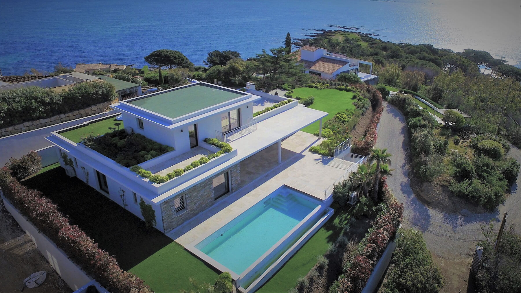 Luxury Villa Rentals in the South of France to create moments and unwind with your loved ones.